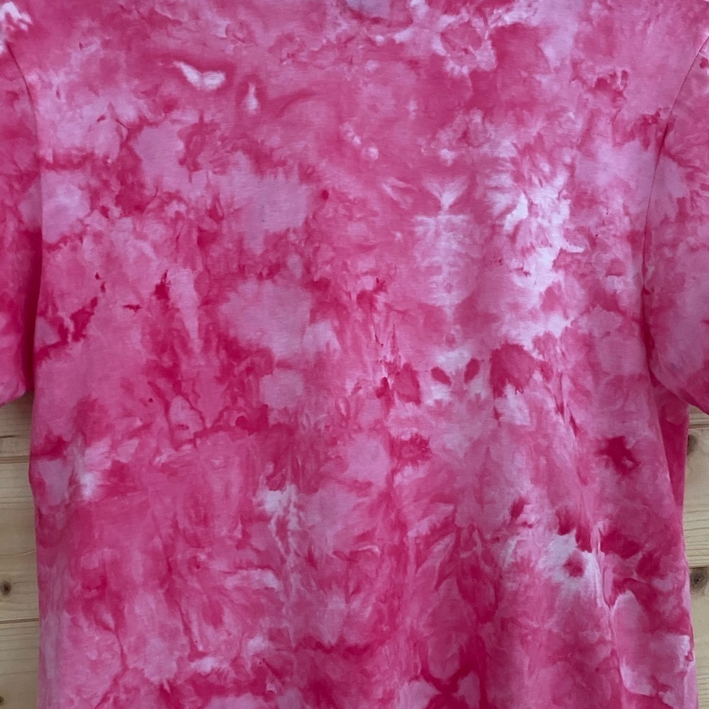 NEW Unisex GILDAN Small Ice Tie-Dye Soft Style T-Shirt Vibrant Pink Barbie - Picture 4 of 8